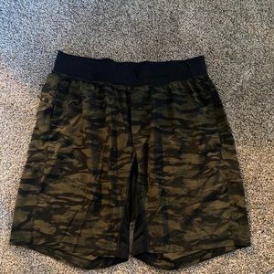 Lululemon Men’s Training Shorts - Size L